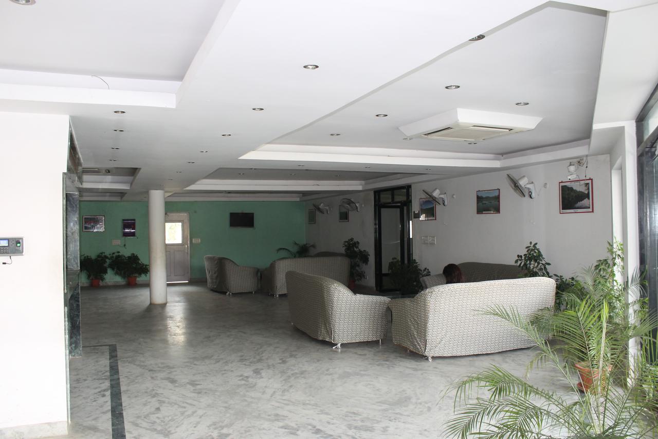 Kitchen Hut Hotel Nepalgunj エクステリア 写真