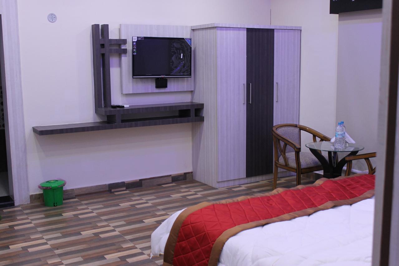 Kitchen Hut Hotel Nepalgunj エクステリア 写真