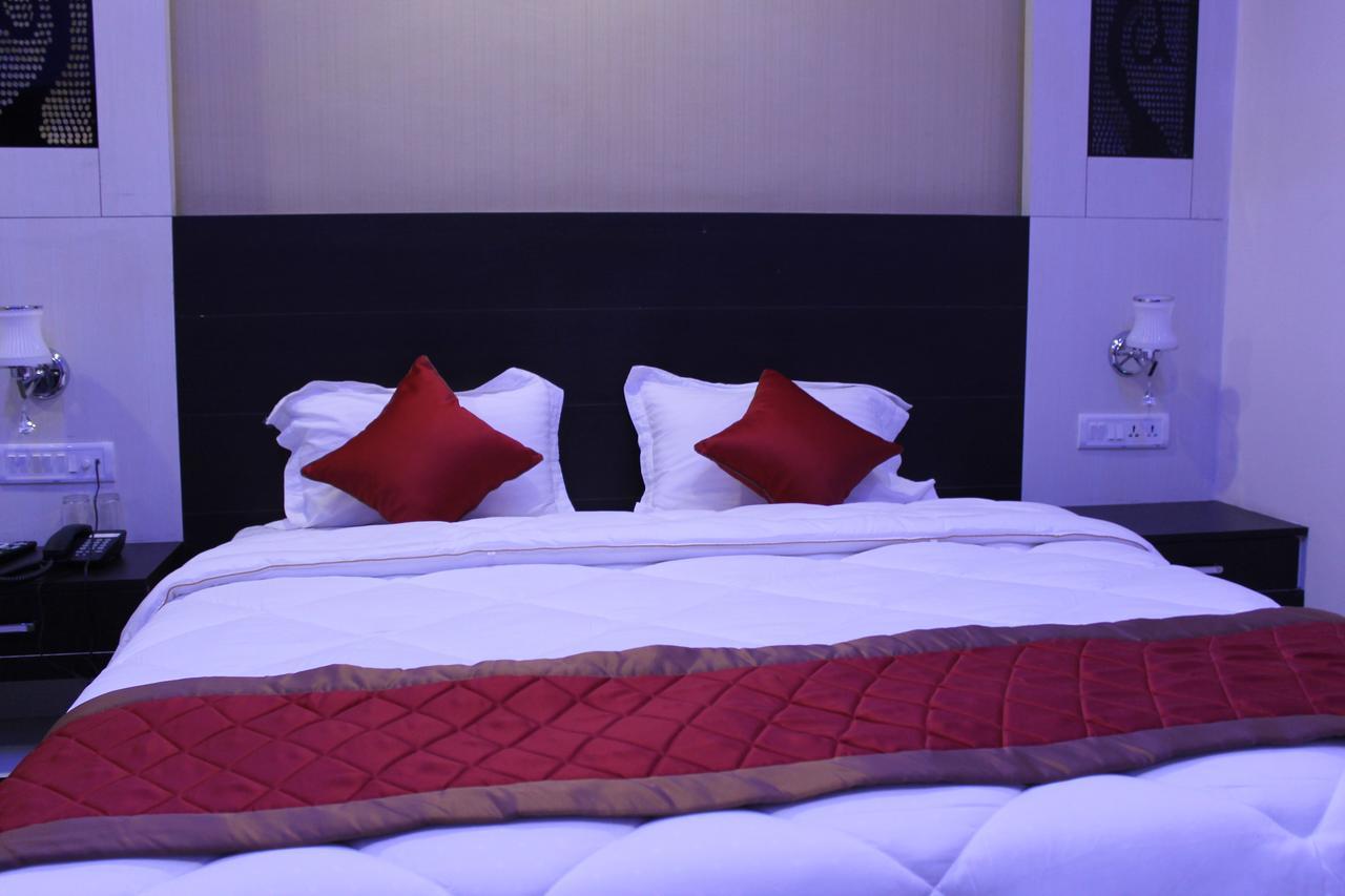 Kitchen Hut Hotel Nepalgunj エクステリア 写真