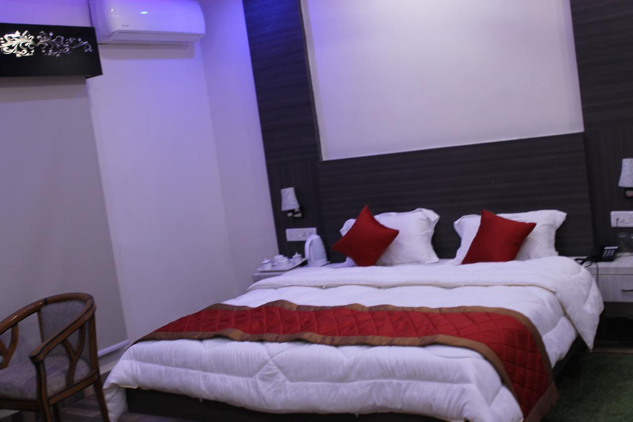 Kitchen Hut Hotel Nepalgunj エクステリア 写真