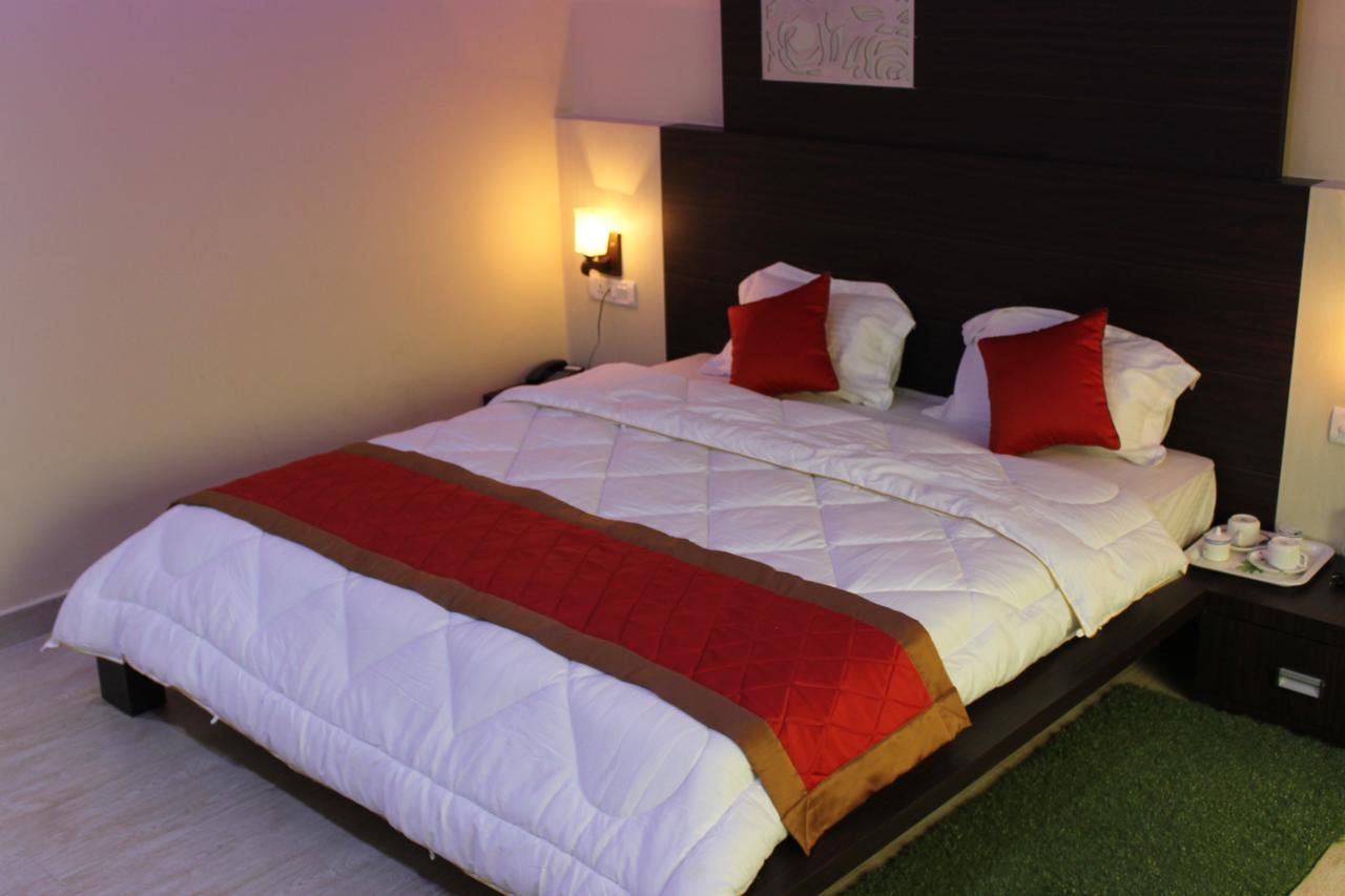 Kitchen Hut Hotel Nepalgunj エクステリア 写真